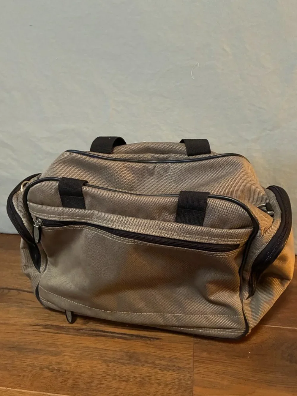 Dockers Weekend Duffle Overnight Carry On Travel Bag Tan NO Shoulder Strap.